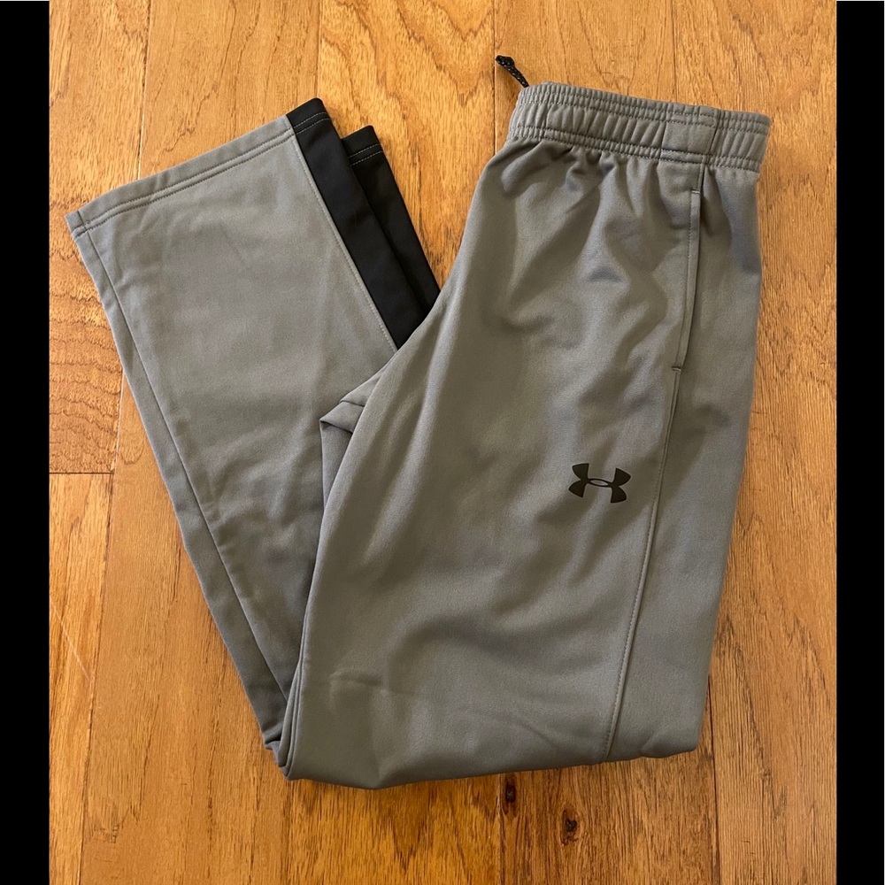 Boys gray Under Armour athletic sweatpants in great used condition, sz YXL